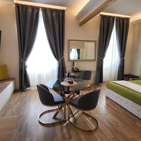 I Due Grifoni Suite Taormina Esterno foto