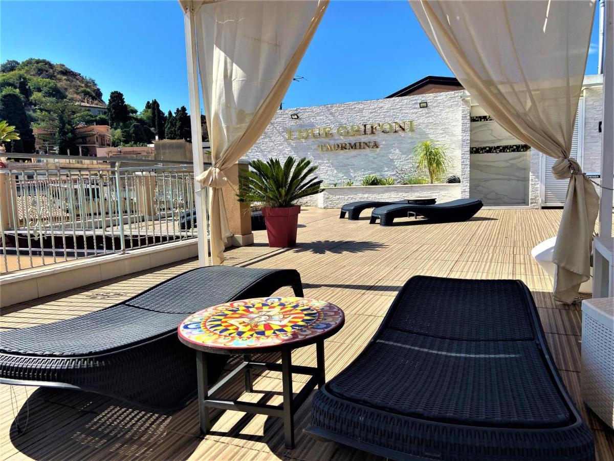 I Due Grifoni Suite Taormina Esterno foto