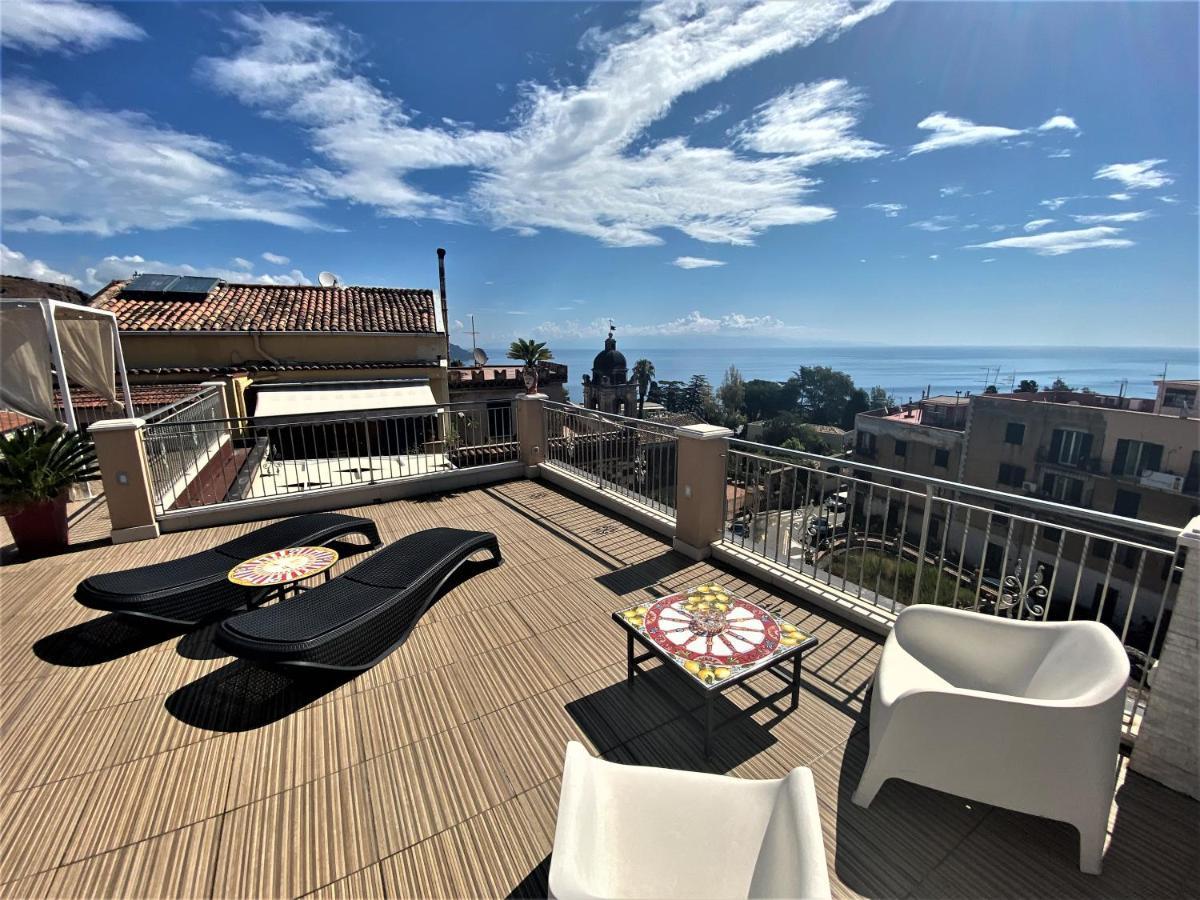 I Due Grifoni Suite Taormina Esterno foto
