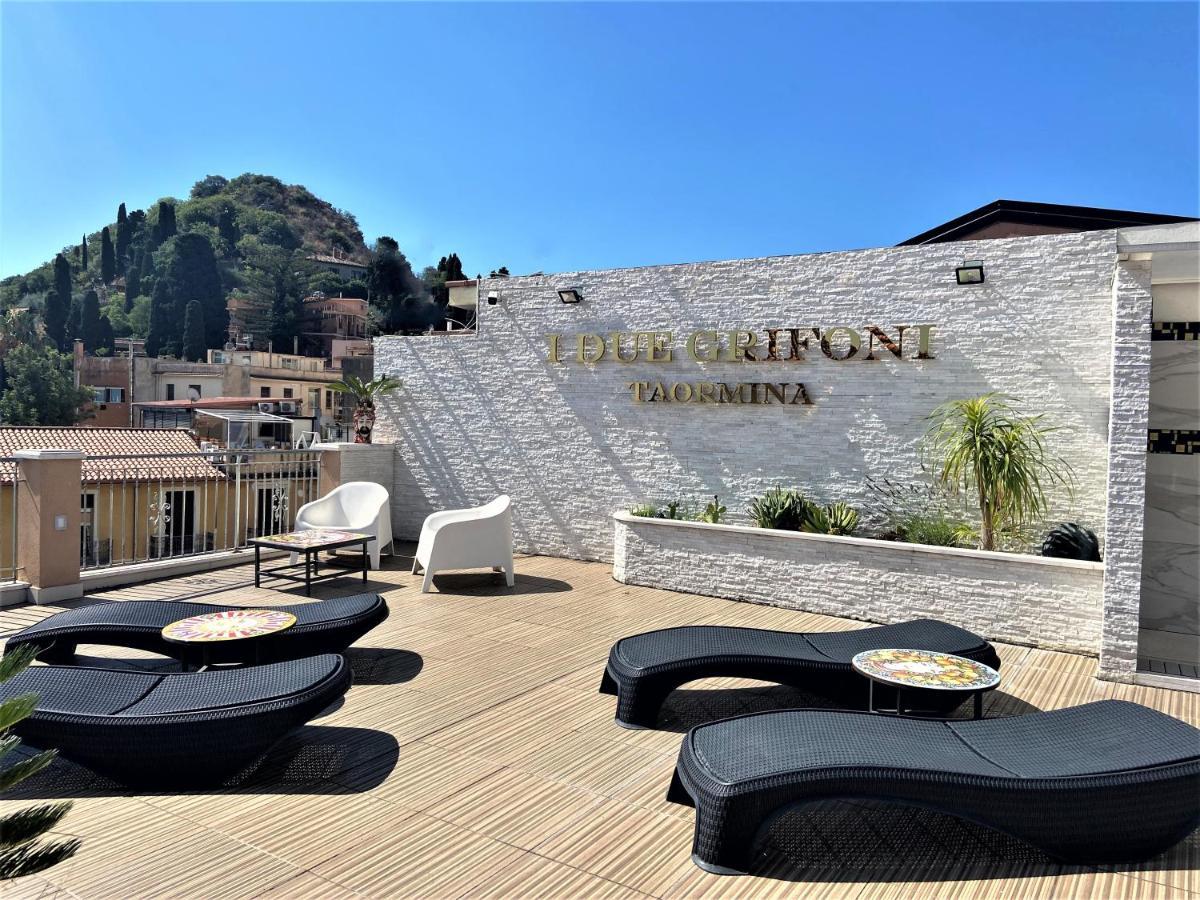 I Due Grifoni Suite Taormina Esterno foto
