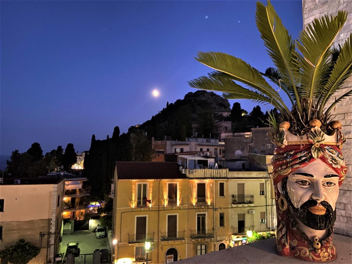 I Due Grifoni Suite Taormina Esterno foto