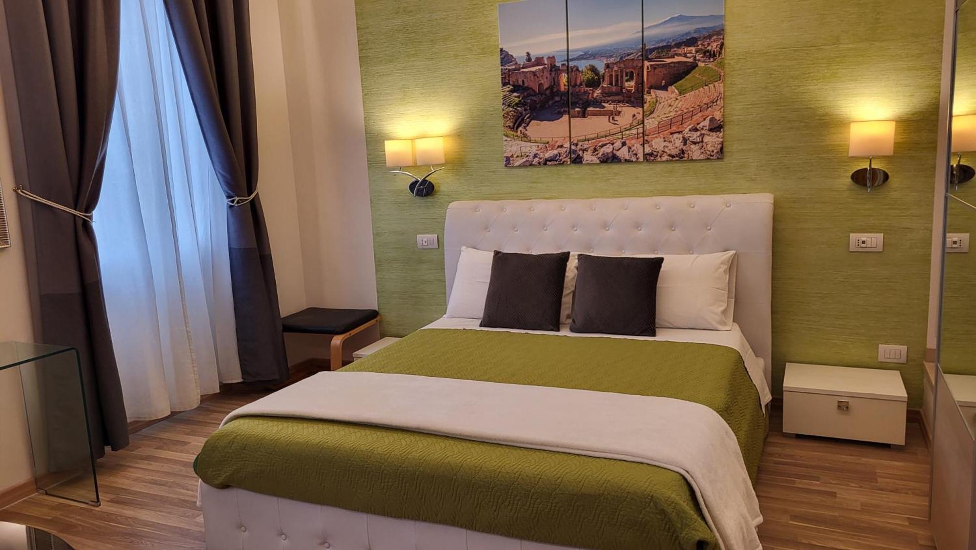 I Due Grifoni Suite Taormina Esterno foto