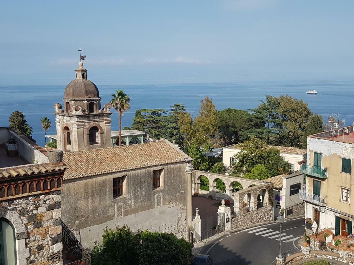 I Due Grifoni Suite Taormina Esterno foto
